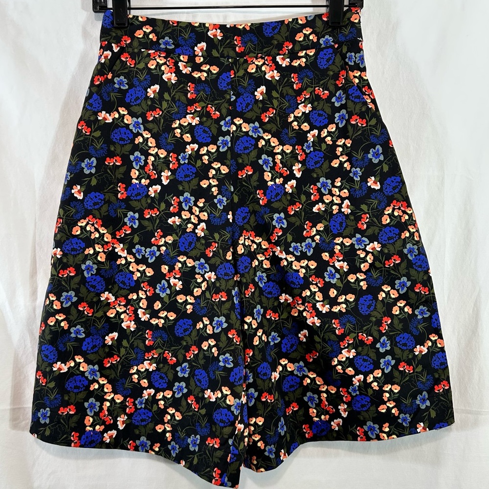 NWT Hunter Bell High Rise Floral‎ Preston Walking Shorts Size 4